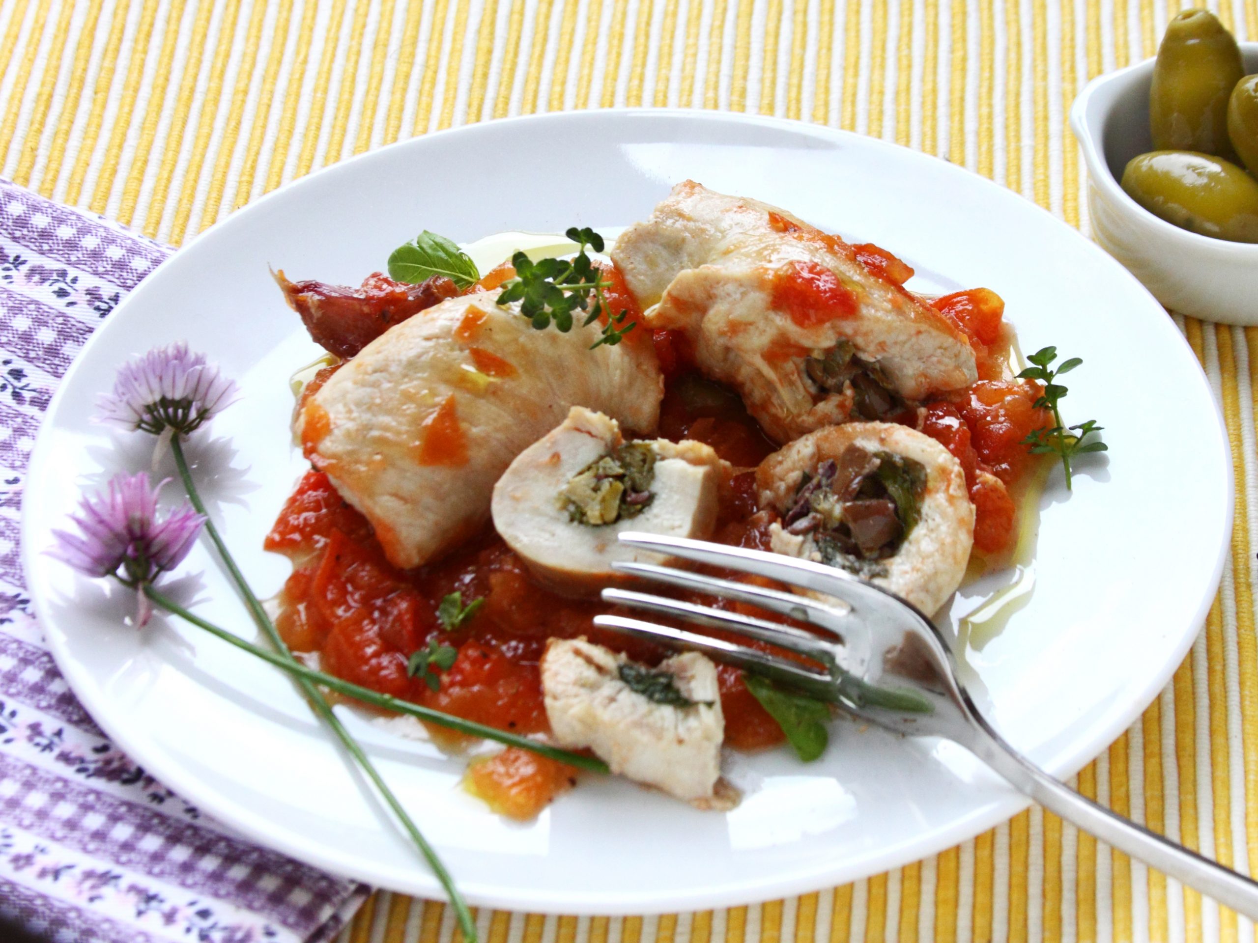 Involtini di Pollo con Olive e Capperi
